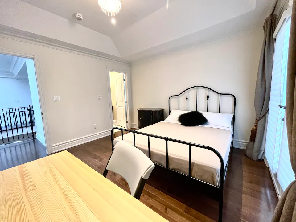 Willowdale的Vihome520-带卫生间的标准双人床-vihome