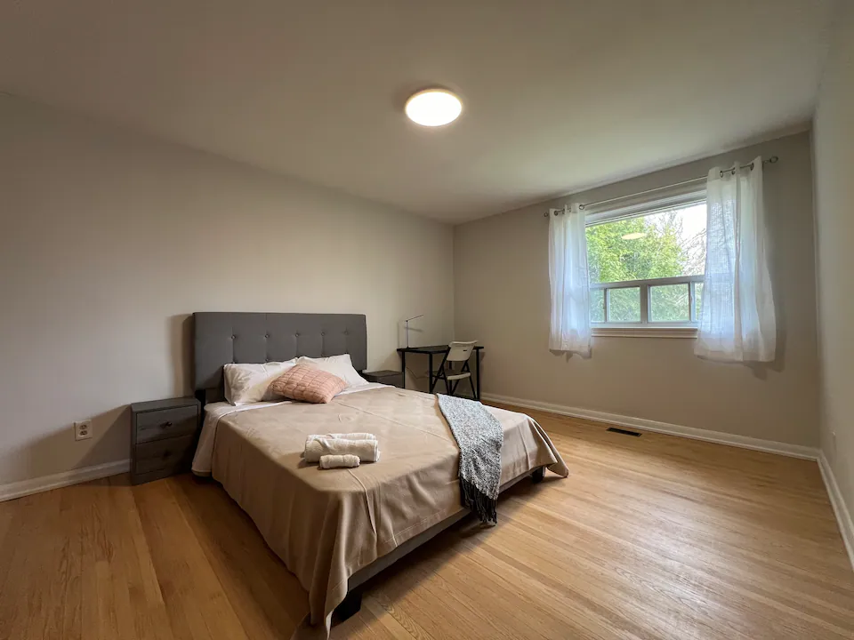 ViHome- Don Mills Dvp York Mill附近的标准双人床卧室-vihome