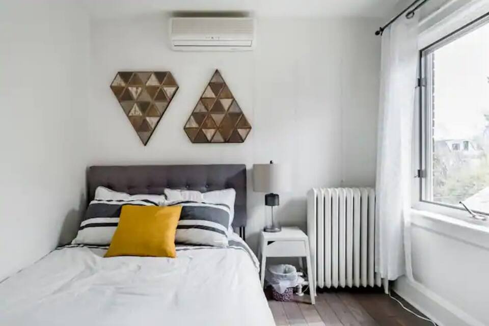 Vihome-Double Bedroom near Eglinton subway station-vihome