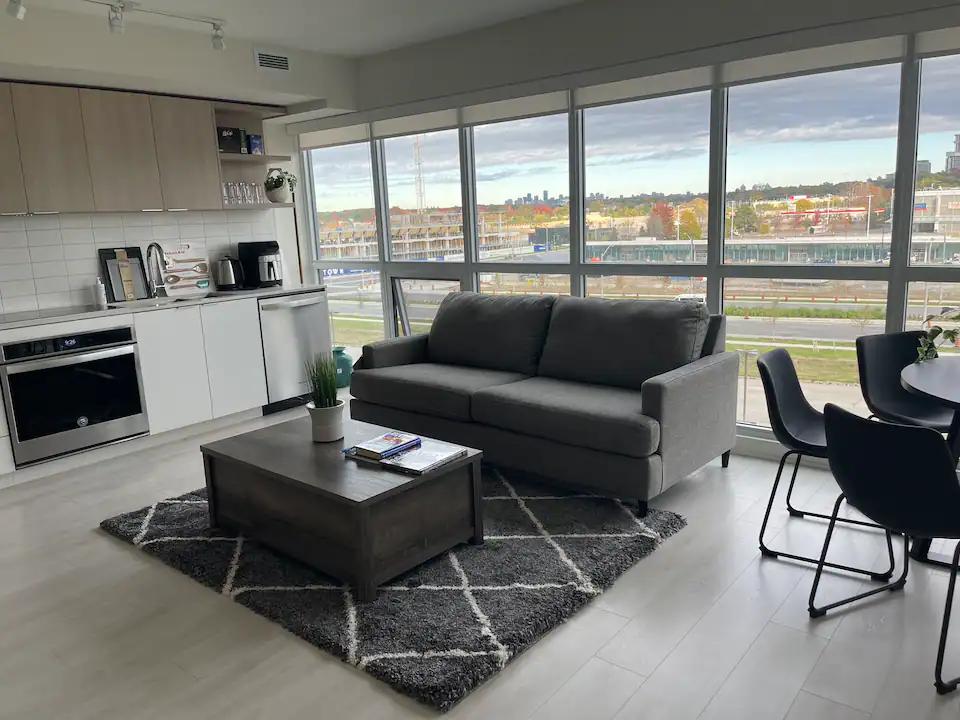 Vihome006C1-big 2-Bedrooms condo near DVP and 401-vihome